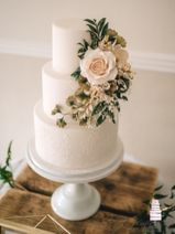 Ivory & green wedding cake